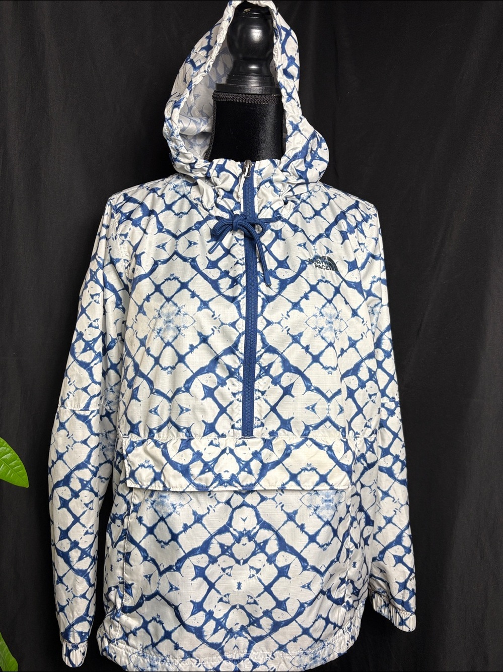 The North Face Blue White Geometric Print Hooded Windbreaker Anorak | Large